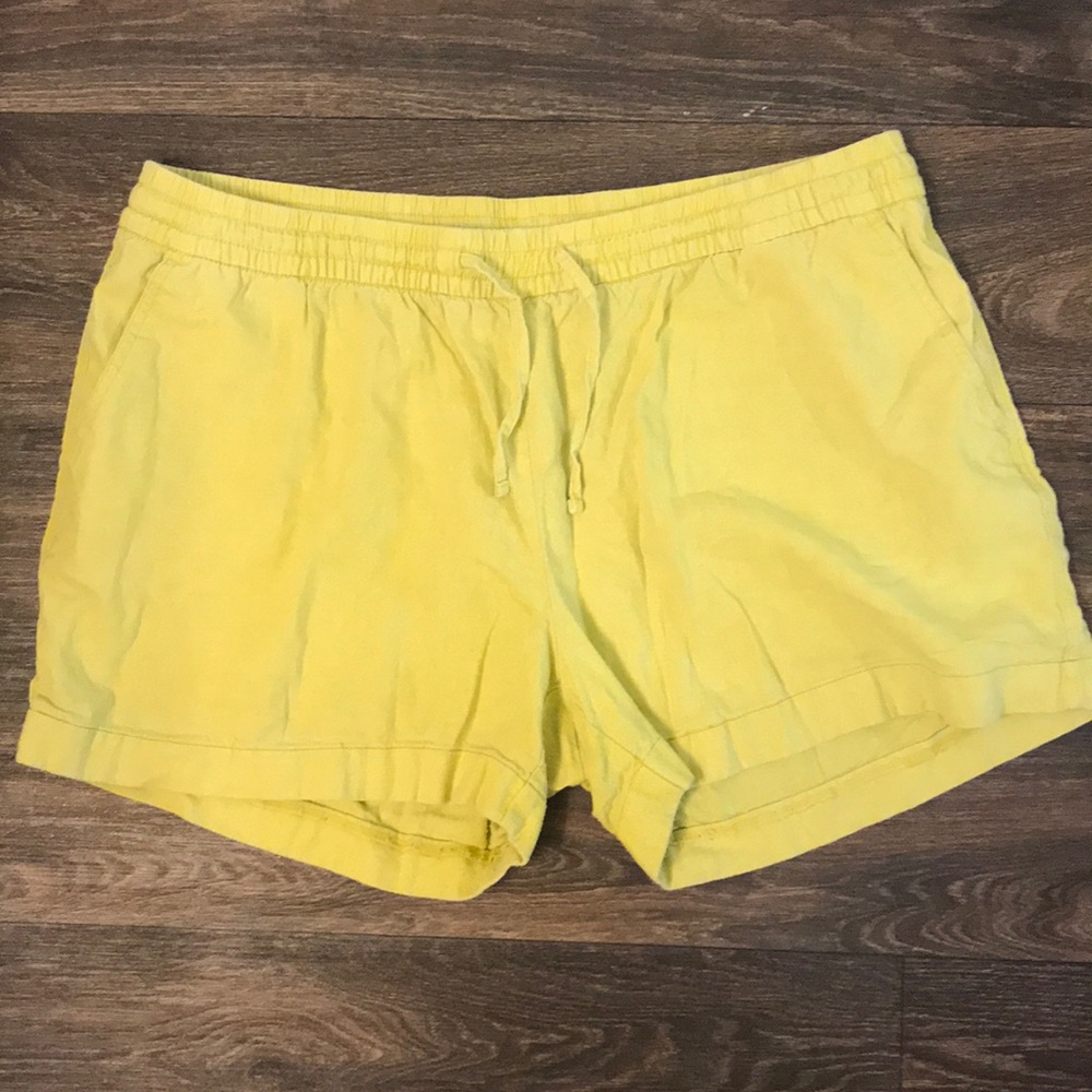 Old navy linen yellow shorts!